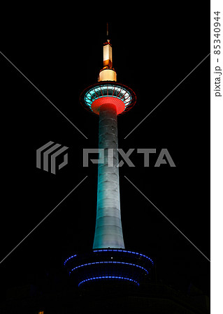 夜の京都タワー 85340944