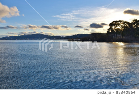 琵琶湖の夕暮れ 滋賀 琵琶湖の夕暮れ 滋賀 85340964