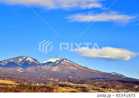 浅間山(中央)、黒斑山(左)方面を望む(長野県小諸市)【2021.12】 85341975