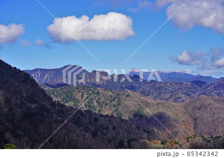前袈裟丸山からの皇海山と日光白根山 85342342
