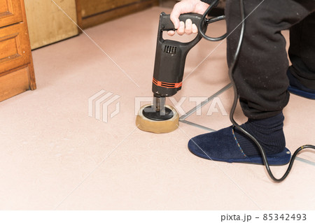 電動ドリルで床磨き 電動ドリルで床磨き 85342493