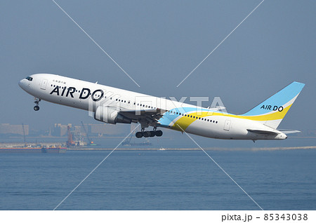 羽田空港を離陸する AIRDO (エア・ドゥ) の旅客機 羽田空港を離陸する AIRDO (エア・ドゥ) の旅客機 85343038