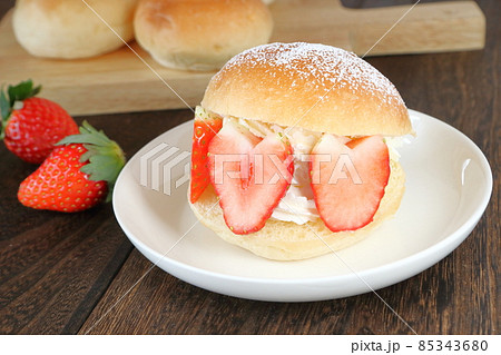 イチゴのマリトッツォ 85343680