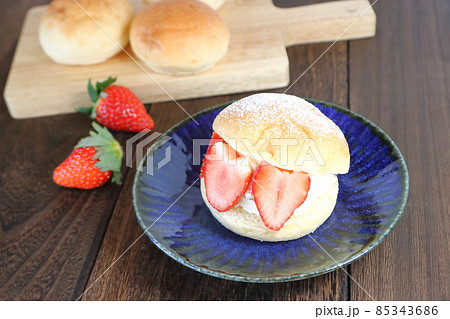 イチゴのマリトッツォ 85343686