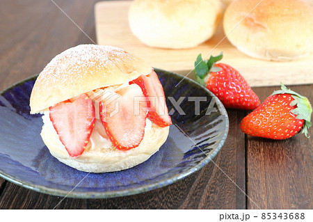 イチゴのマリトッツォ 85343688