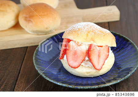 イチゴのマリトッツォ 85343696