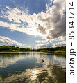湖の写る大空 85343714