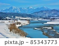 新潟県越後川口牛ヶ島からの越後三山雪景色風景 85343773