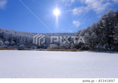 聖高原中牧湖の冬景色 聖高原中牧湖の冬景色 85343897