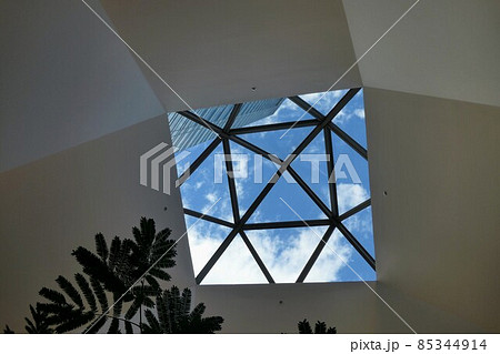 天窓から見える青空 天窓から見える青空 85344914