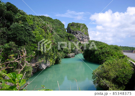伊良部島　ヤマトブー大岩 85348375