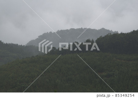 【日本100名城】梅雨の雨に煙る備中松山城9 岡山県高梁市 【日本100名城】梅雨の雨に煙る備中松山城9 岡山県高梁市 85349254