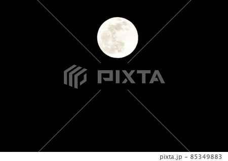 北杜市白州町、2021年12月の満月コールドムーン。今年一番小さい月。 85349883