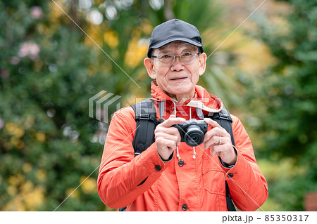 ハイキング　趣味　シニア男性 85350317
