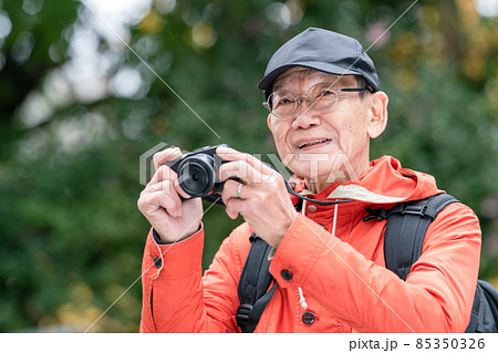 ハイキング　趣味　シニア男性 85350326