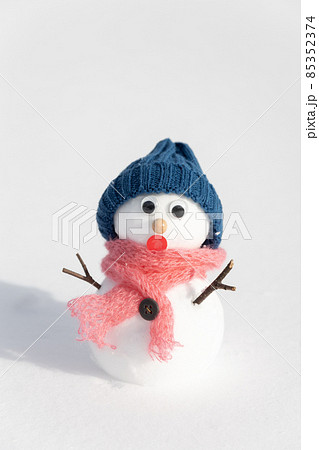 驚く表情の雪だるま 驚く表情の雪だるま 85352374