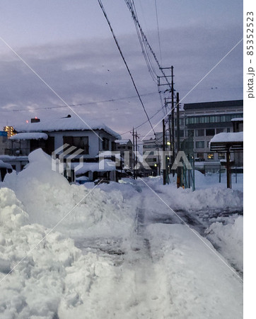 豪雪の町並み 豪雪の町並み 85352523