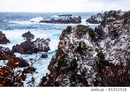 【新潟県・佐渡・尖閣湾】日本海冬景色 【新潟県・佐渡・尖閣湾】日本海冬景色 85352526