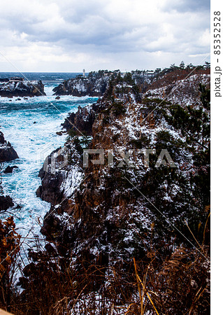 【新潟県・佐渡・尖閣湾】日本海冬景色 【新潟県・佐渡・尖閣湾】日本海冬景色 85352528