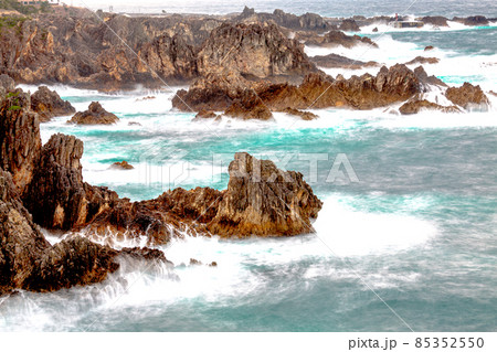 【新潟県･佐渡･尖閣湾】日本海冬景色 85352550