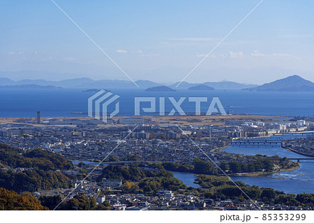 [山口県]晴天の錦帯橋と岩国市街 85353299