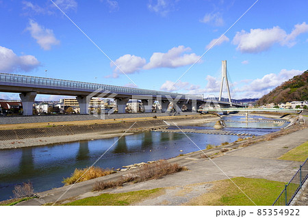 猪名川と新猪名川大橋（阪神高速11号池田線）／大阪府池田市‐兵庫県川西市間 85354922