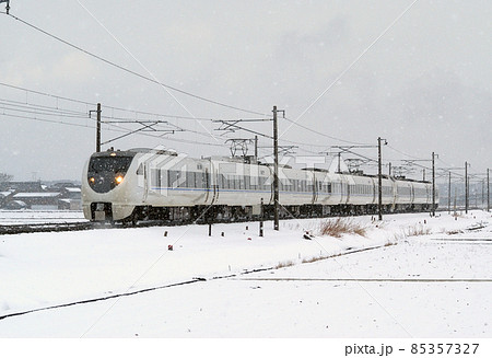 北陸本線　芦原温泉－丸岡　JR西日本　683系　T22＋T17編成（金沢）　サンダーバード 85357327