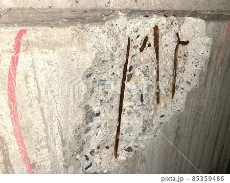 爆裂補修中の外壁 爆裂補修中の外壁 85359486