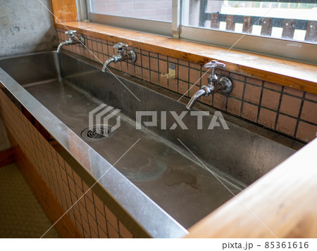 学校の水飲場 学校の水飲場 85361616