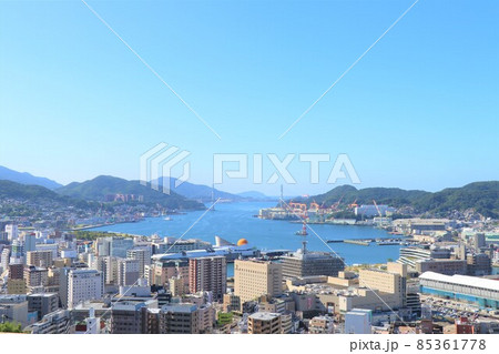 高台から眺める快晴の長崎市街地 長崎市中心部 長崎港や再開発中の長崎駅周辺 高台から眺める快晴の長崎市街地 長崎市中心部 長崎港や再開発中の長崎駅周辺 85361778