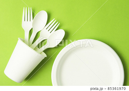 Eco friendly biodegradable paper disposable for packaging food and paper glass. Eco friendly biodegradable paper disposable for packaging food and paper glass. 85361970