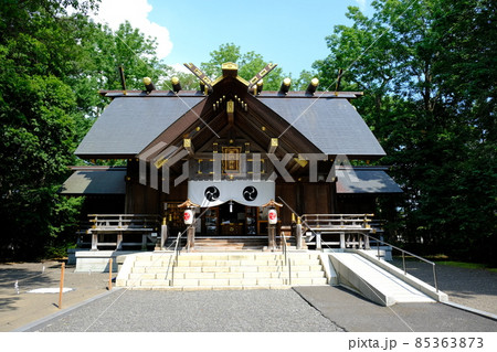 北海道の旭川にある屯田兵ゆかりのある旭川神社御社殿 85363873