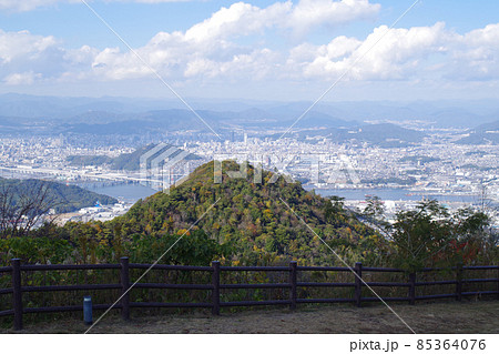 絵下山から眺めた秋の広島湾の景色 絵下山から眺めた秋の広島湾の景色 85364076