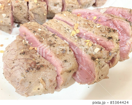 ドライエイジングビーフ(熟成肉) 写真素材 ドライエイジングビーフ(熟成肉) 写真素材 85364424
