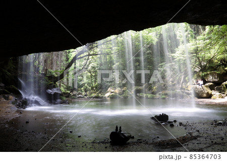 鍋ヶ滝の裏側からの眺め 85364703