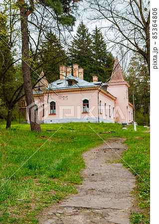 Building in Natalyevka park in Kharkiv region, Ukraine 85364806
