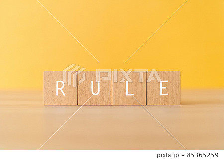 「RULE」と書かれた積み木 85365259