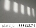 室内に差し込む光　ふんわりイメージ 85368374