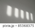 室内に差し込む光　ふんわりイメージ 85368375