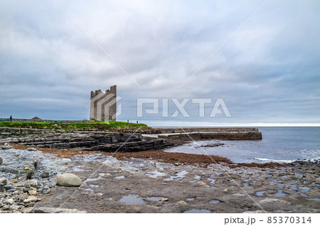 Rossle castle at Easky pier in County Sligo - Republic of Ireland. 85370314
