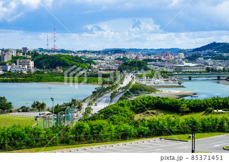 沖縄の青い海と空、瀬長島展望台・瀬長島展望エリア（沖縄県豊見城市） 85371451