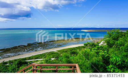 沖縄の青い海と空、瀬長島展望台・瀬長島展望エリア（沖縄県豊見城市） 85371453
