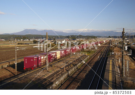 蒲須坂駅を通過する貨物列車(栃木県内) 蒲須坂駅を通過する貨物列車(栃木県内) 85372503