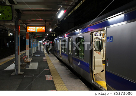 終電接続する東北本線E531系(上り最終列車4154M:新白河駅) 終電接続する東北本線E531系(上り最終列車4154M:新白河駅) 85373000