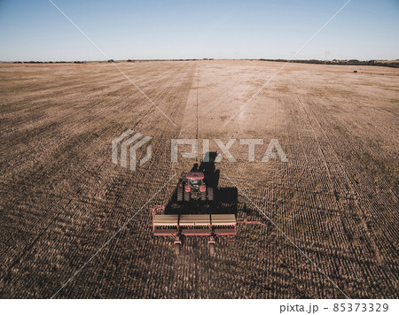 Tractor and seeder, direct sowing in the pampa, Argentina 85373329