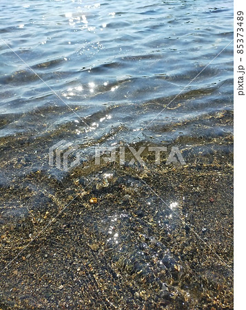 夏のキレイな透き通った海 85373489