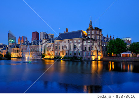 Hofvijver lake and Binnenhof , The Hague 85373616