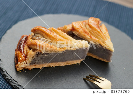 沖縄名物の田芋(ターンム)パイ 85373769