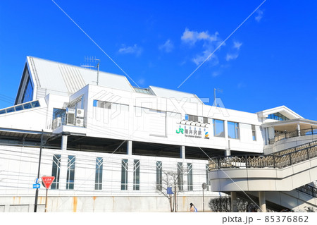 【長野県】晴天下の軽井沢駅　南口 85376862