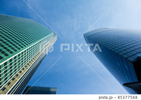 モスクワの街並み　近代的なガラス張りの高層ビル 85377568